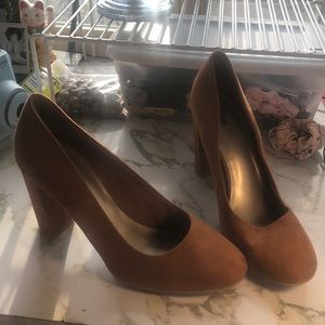 Cute brown suede heels!